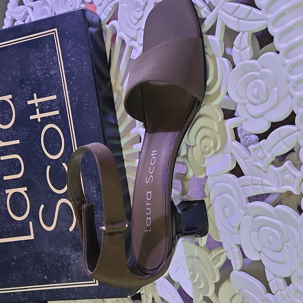 Laura Scott "Lorna" Size 6.5